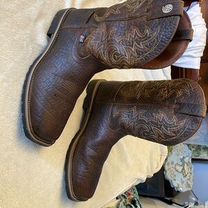 Men’s dark brown cowboy boots, size 11.5 EE. Like new.